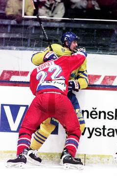 Robert Nordmark, Sverige trycks upp i sargen