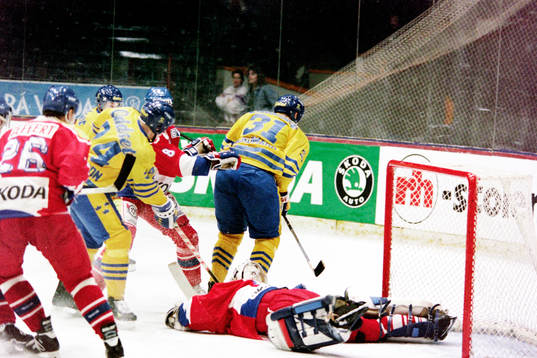Daniel Alfredsson och Robert Nordmark framför tjeckiens