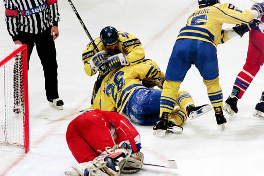 Mikael Johansson, Sverige kramas om