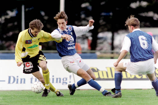 Magnus Arvidsson, Hässleholm med bollen uppvaktas av