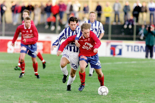 Lasse Johansson, Öster uppvaktas av Pontus Kåmark,