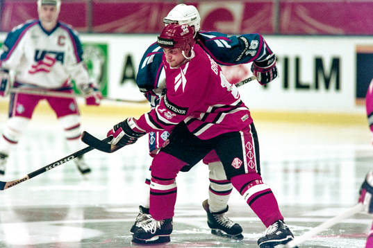 Chris Bright, Kanada