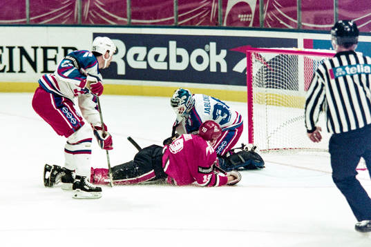 Pat Jablonski, målvakt i USA och Chris Bright, Kanada