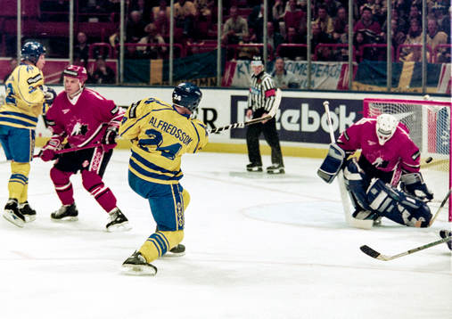 Daniel Alfredsson, Sverige avgör mot Kanada på övertid