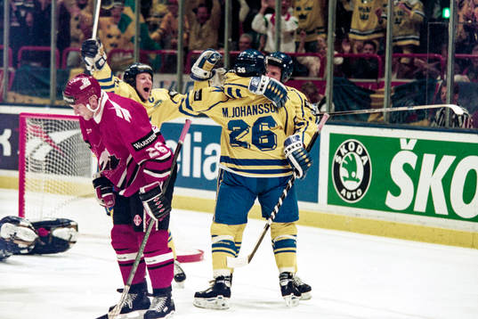 Daniel Alfredsson, Sverige avgör mot Kanada på övertid