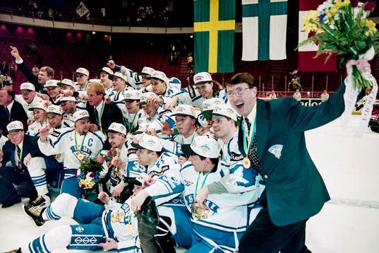 Curt Lindström, förbundskapten, Finland med sitt vinnande