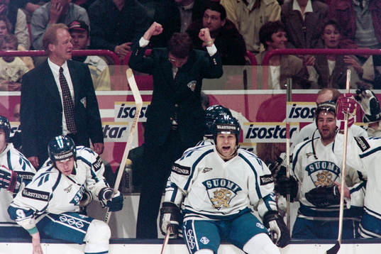 Curt Lindström, förbundskapten och Finland jublar