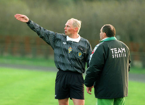 Domaren Peter Höglund och Lennart Söderberg (Liston),
