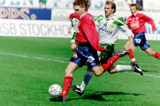 Lasse Johansson, Öster med bollen uppvaktas av hammarbys