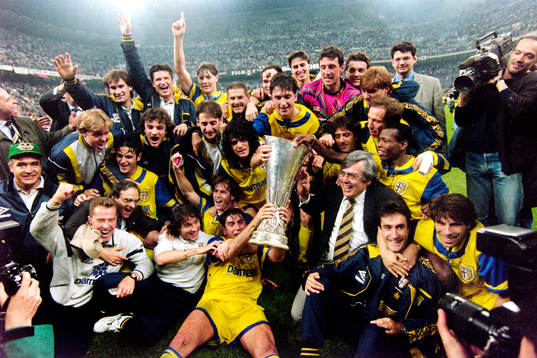 Tomas Brolin och Parma jublar
