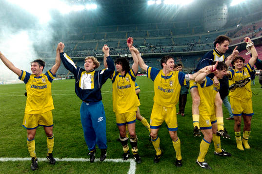 Tomas Brolin och Parma jublar