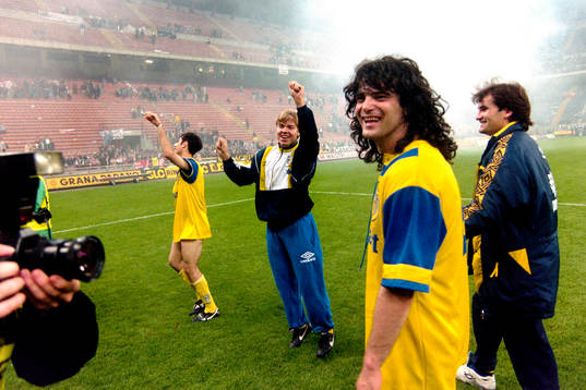Tomas Brolin och Parma jublar