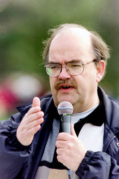 Leif Loket Olsson, speaker på matchen