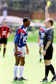 Steve Galloway, Umeå varnas av domare Jan Andersson,
