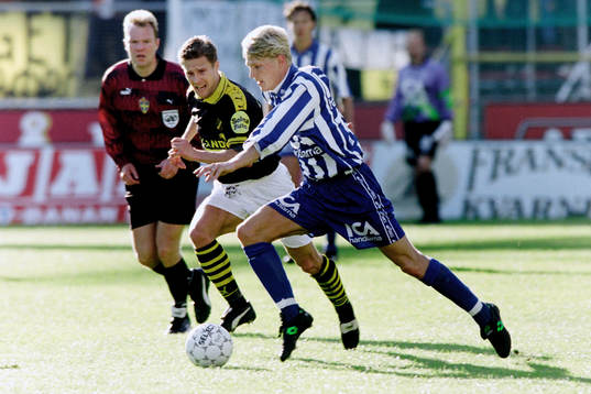 Mats Lilienberg, Göteborg med bollen jagas av Ola