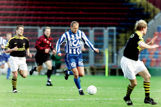 Mikael Martinsson, Göteborg med bollen jagas av Ola