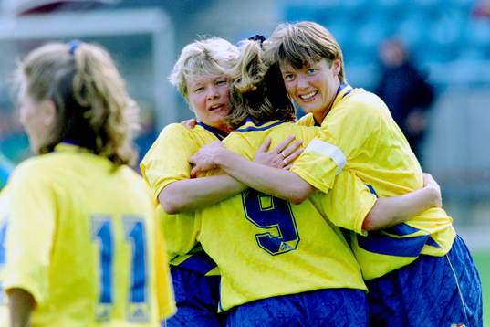 Anneli Andelen, Malin Andersson och Lena Videkull, Sverige