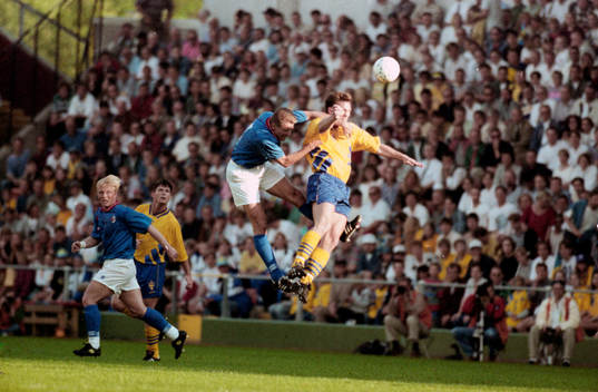 Patrik Andersson in nickduell