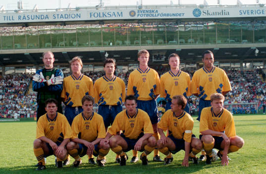 Bakre raden fr. v, Thomas Ravelli, målvakt, Tomas Brolin,
