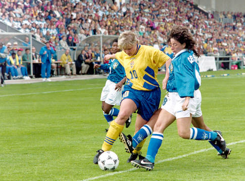 Anneli Andelén, Sverige i kamp om bollen