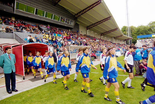 Åsa Jakobsson och Pia Sundhage leder det svenska laget på