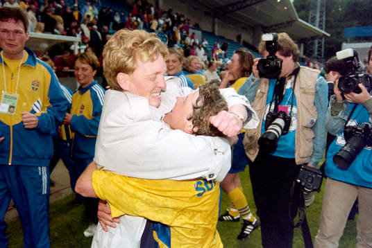 Susanne Erlandsson kramar om Pia Sundhage