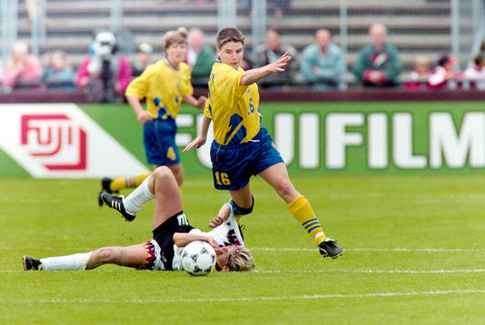 Eva Zeikfalvy, Sverige rundar Silvia Neid, Tyskland