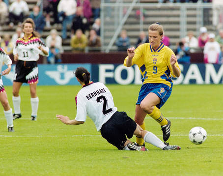 Malin Andersson, Sverige stoppas av Anouschka Bernhard,