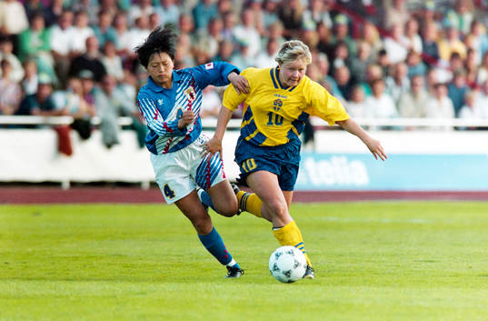Japans Maki Haneta och Anneli Andelén, Sverige i kamp om