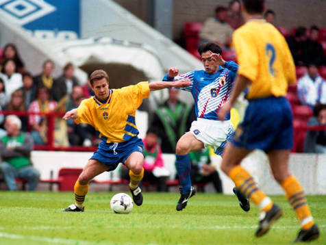 Ola Andersson med bollen
