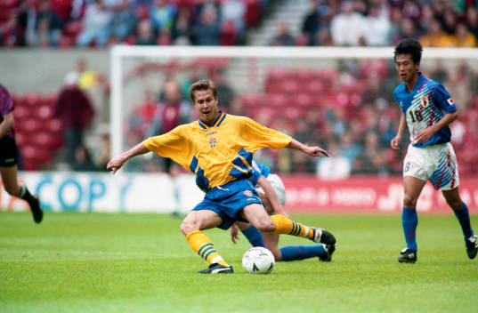 Ola Andersson med bollen