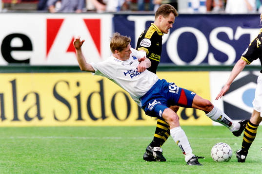 Gary Sundgren, AIK i kamp om bollen