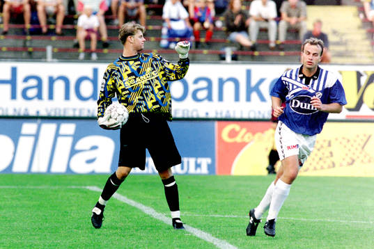 Matts Andersson, målvakt i AIK och Peter Vougt, Halmstad