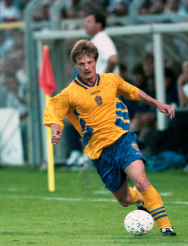 Stefan Schwarz med bollen