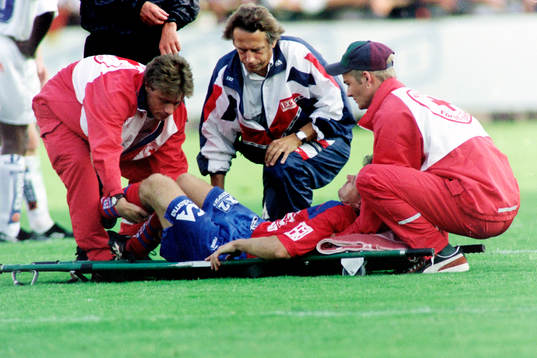 Roland Nilsson, Helsingborg skadad och bärs ut på bår