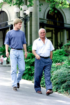 Stefan Schwarz och Kurt Hamrin på en promenad i Florens