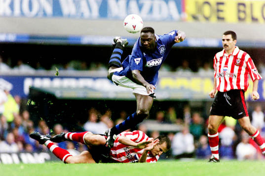 Daniel Amokachi, Everton stoppas