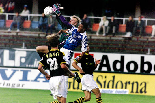 Magnus Hedman, målvakt, AIK och Issa Manglind, Trelleborg