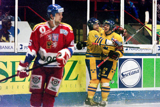 Anders Huusko och Tomas Holmström, Sverige jublar