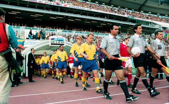 Lagen på väg in på arenan
