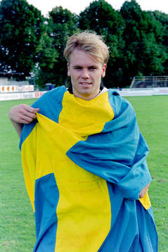 Mattias Jonsson, Örebro med en svensk flagga