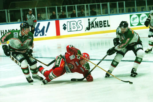Frölunda-spelare går omkull
