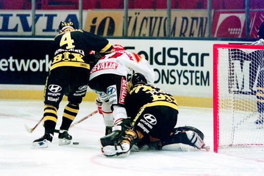 Situation framför Joakim Persson, målvakt i AIK