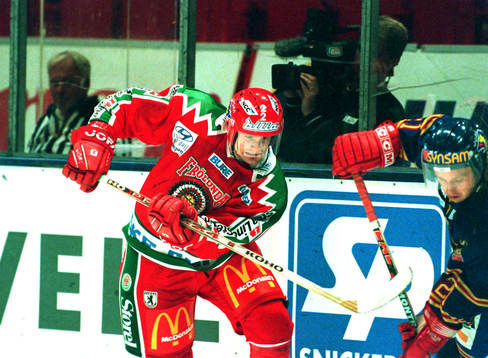 Jonas Esbjörs attackeras av Per-Johan Axelsson