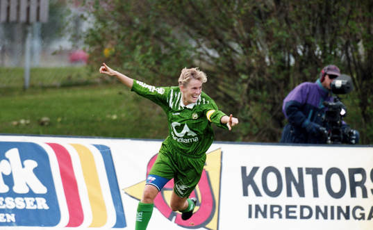 Matchvinnaren Lilie Persson jublar