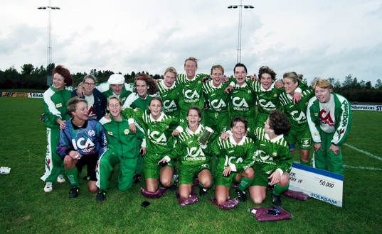 Hammarby, vinnare med bl.a Lilie Persson och Pia Sundhage i
