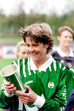 Pia Sundhage, Hammarby jublar med pokalen