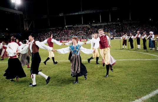 Folkdans innan matchen