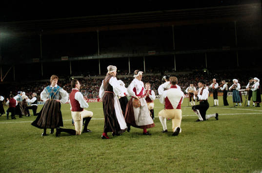 Folkdans innan matchen