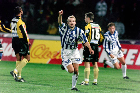 Håkan Mild, Göteborg tvåmålsskytt i matchen jublar